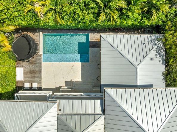 220 Cypress Dr, Key Biscayne FL 33149