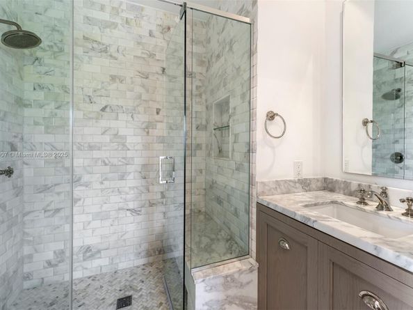 220 Cypress Dr, Key Biscayne FL 33149