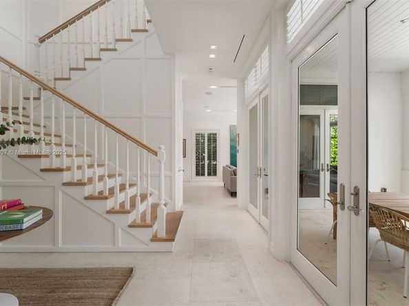 220 Cypress Dr, Key Biscayne FL 33149