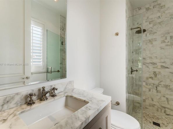 220 Cypress Dr, Key Biscayne FL 33149