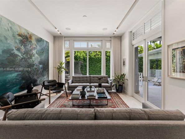 220 Cypress Dr, Key Biscayne FL 33149