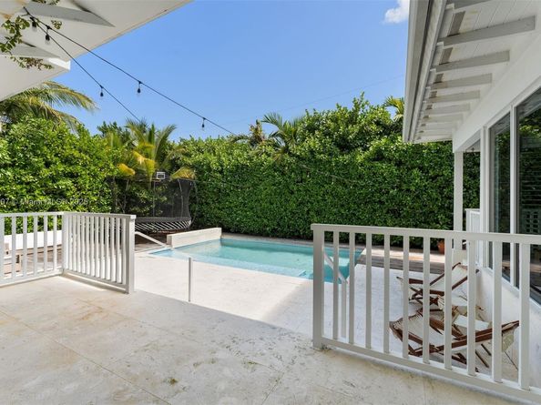 220 Cypress Dr, Key Biscayne FL 33149