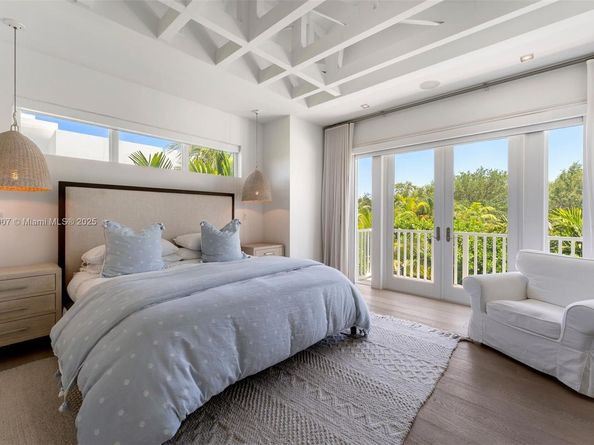 220 Cypress Dr, Key Biscayne FL 33149