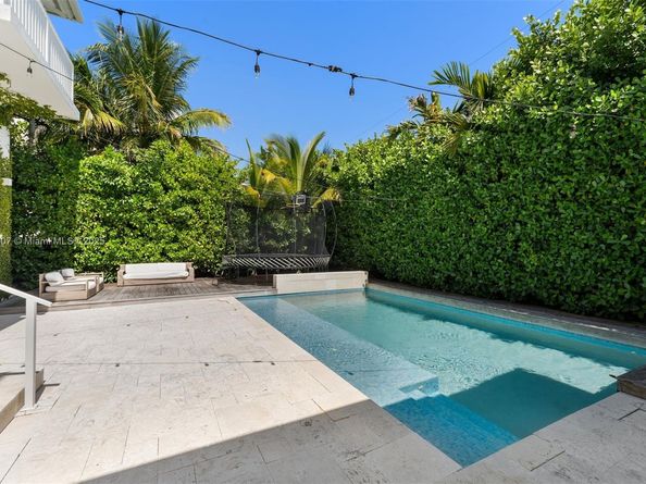 220 Cypress Dr, Key Biscayne FL 33149