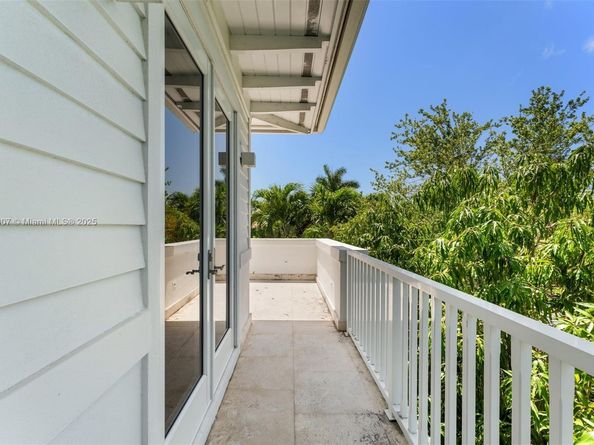 220 Cypress Dr, Key Biscayne FL 33149