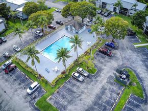 468 NE 206 Ln 205, Miami FL 33179