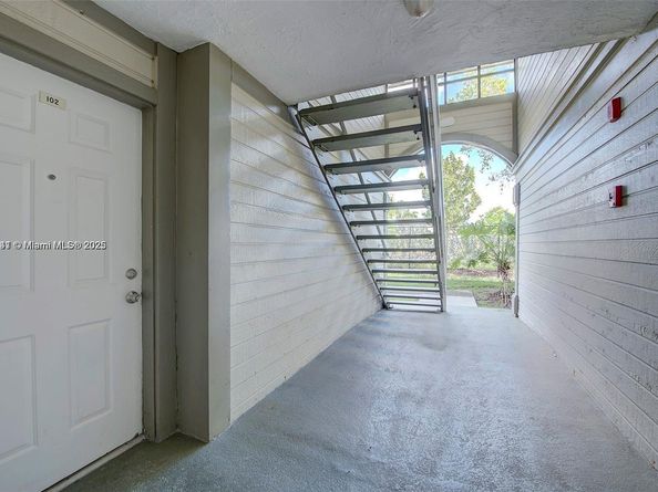 468 NE 206 Ln 205, Miami FL 33179