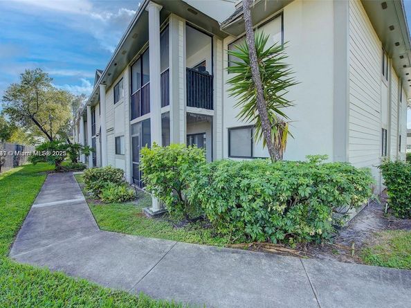 468 NE 206 Ln 205, Miami FL 33179