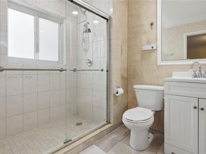 1040 Crystal Lake Dr 3, Deerfield Beach FL 33064
