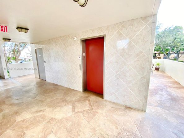 10540 E Clairmont Cir 205, Tamarac FL 33321