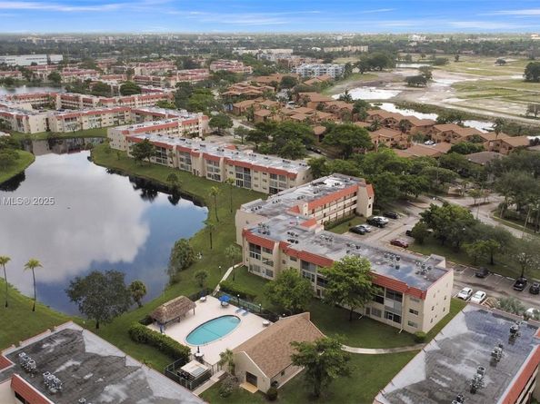 2651 E Sunrise Lakes Dr 104, Sunrise FL 33322