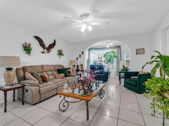 2651 E Sunrise Lakes Dr 104, Sunrise FL 33322