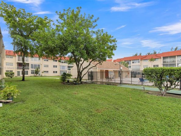 2651 E Sunrise Lakes Dr 104, Sunrise FL 33322