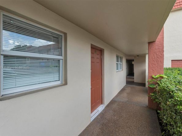 2651 E Sunrise Lakes Dr 104, Sunrise FL 33322