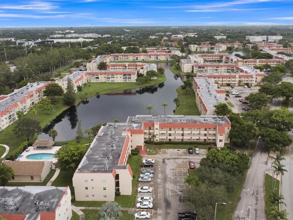 2651 E Sunrise Lakes Dr 104, Sunrise FL 33322