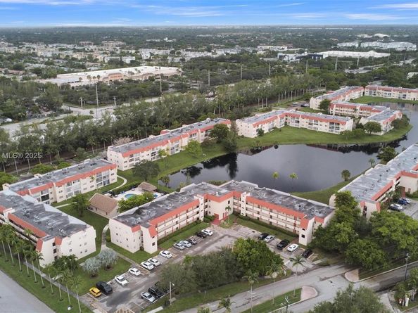 2651 E Sunrise Lakes Dr 104, Sunrise FL 33322