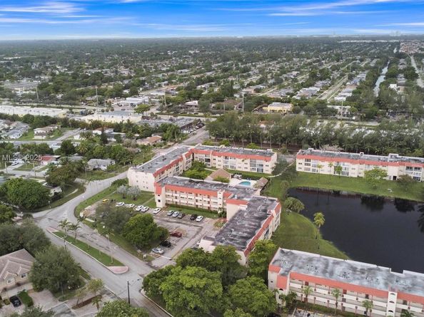 2651 E Sunrise Lakes Dr 104, Sunrise FL 33322