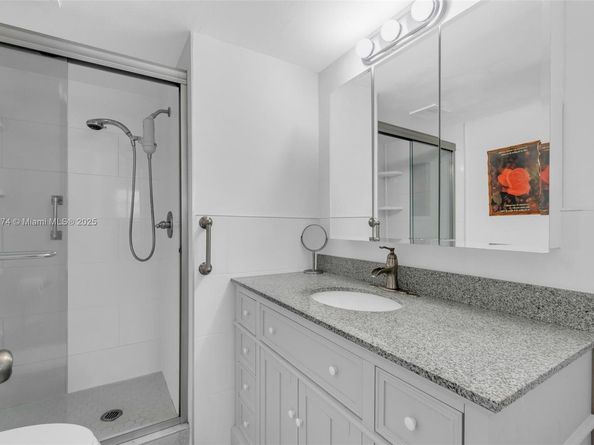 2651 E Sunrise Lakes Dr 104, Sunrise FL 33322