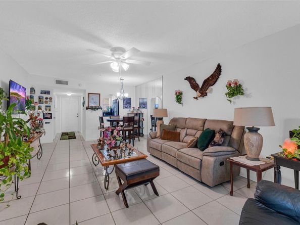2651 E Sunrise Lakes Dr 104, Sunrise FL 33322