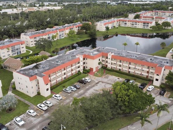 2651 E Sunrise Lakes Dr 104, Sunrise FL 33322