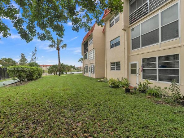 2651 E Sunrise Lakes Dr 104, Sunrise FL 33322