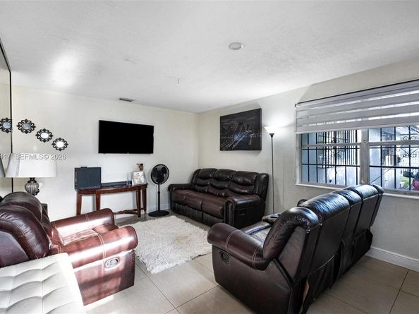 1519 NW 40th St, Miami FL 33142