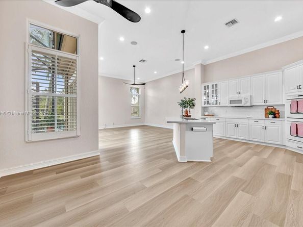 12580 NW 76th St, Parkland FL 33076
