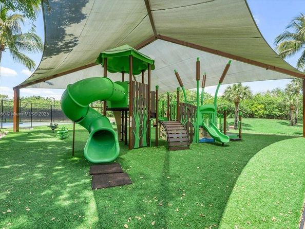 12580 NW 76th St, Parkland FL 33076