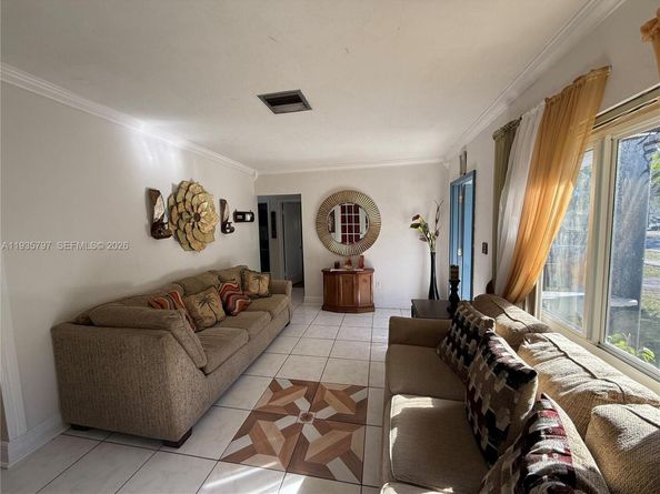 79 NW 143rd St, Miami FL 33168