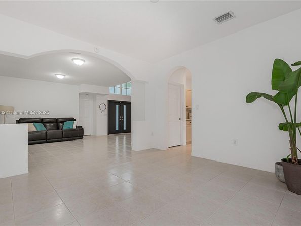 16132 SW 147th Ln, Miami FL 33196