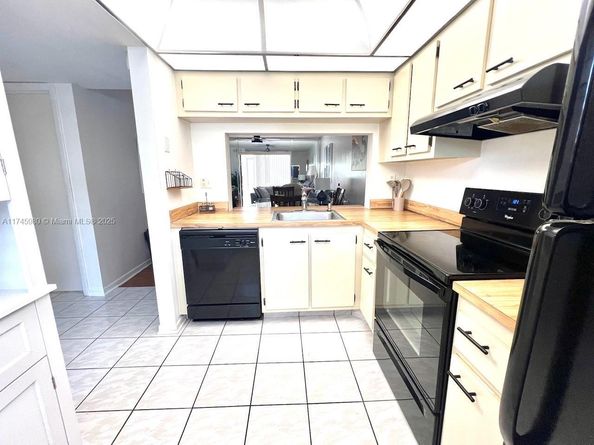 10332 Sunrise Lakes Blvd 103, Sunrise FL 33322