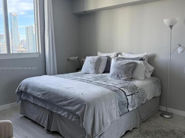 275 NE 18th St 1405, Miami FL 33132