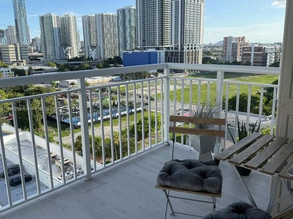 275 NE 18th St 1405, Miami FL 33132