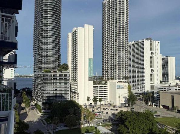 275 NE 18th St 1405, Miami FL 33132