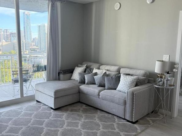 275 NE 18th St 1405, Miami FL 33132