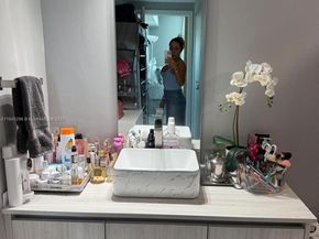 275 NE 18th St 1405, Miami FL 33132