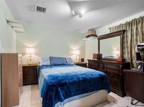 5297 NW 190th Ln, Miami Gardens FL 33055