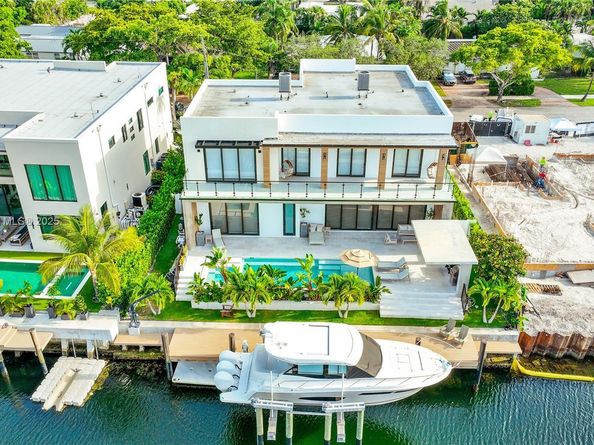 2050 S Hibiscus Dr, North Miami FL 33181