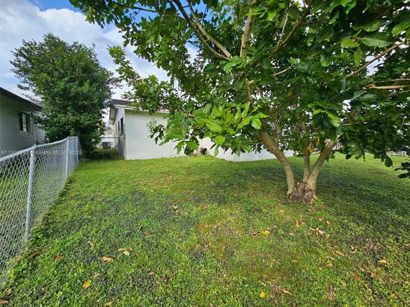 9590 NW 21st Mnr, Sunrise FL 33322