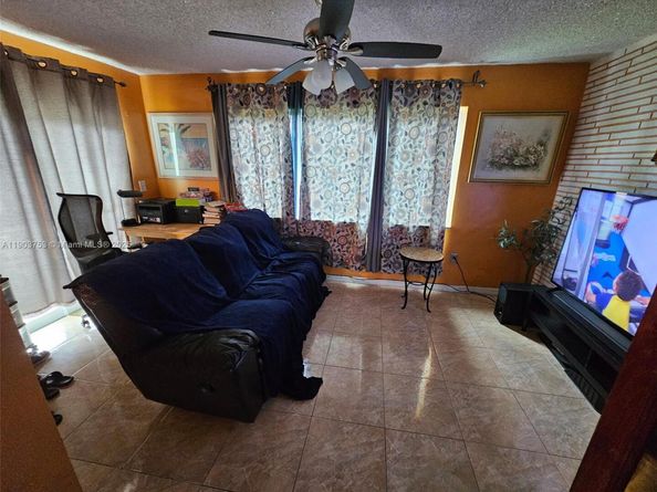 9590 NW 21st Mnr, Sunrise FL 33322