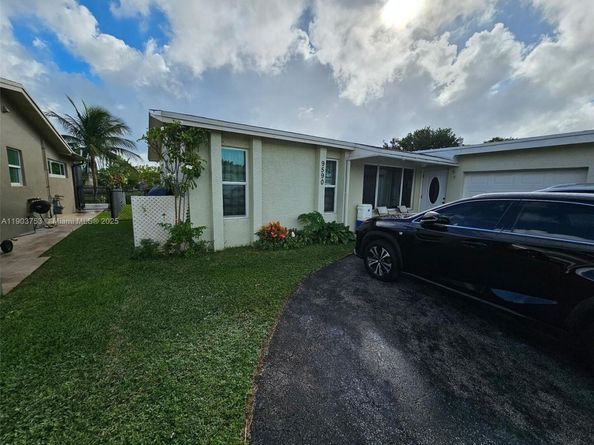 9590 NW 21st Mnr, Sunrise FL 33322