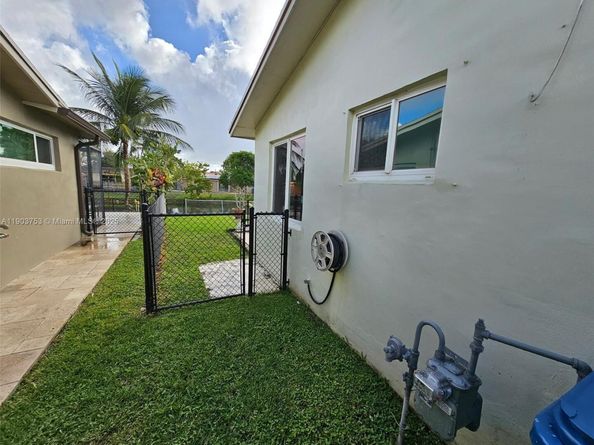 9590 NW 21st Mnr, Sunrise FL 33322