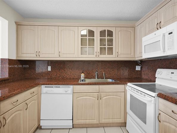 12213 SW 24th Ter 19, Miami FL 33175