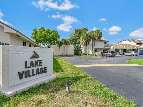 12213 SW 24th Ter 19, Miami FL 33175