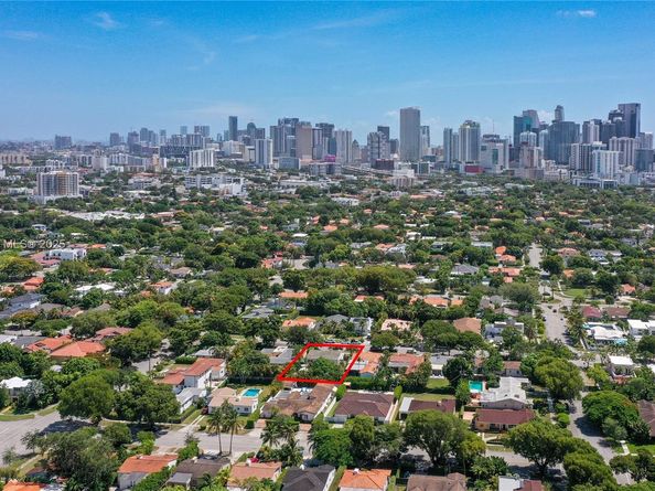 608 SW 26 Roads, Miami FL 33129