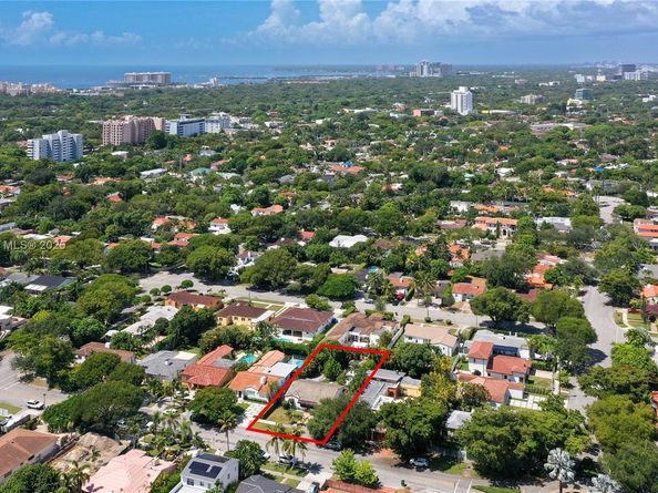 608 SW 26 Roads, Miami FL 33129