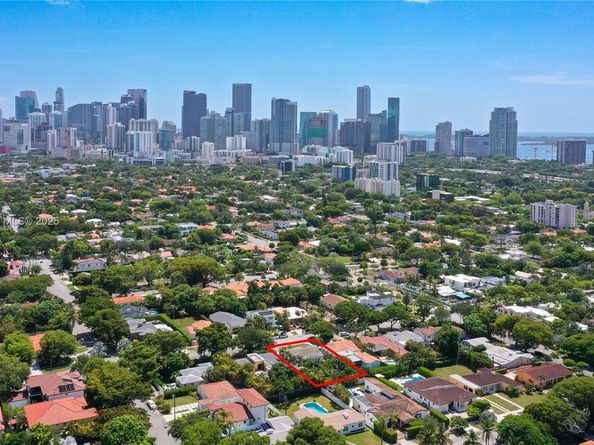 608 SW 26 Roads, Miami FL 33129