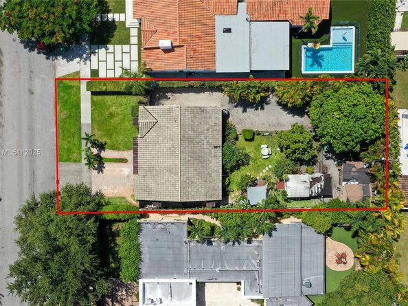608 SW 26 Roads, Miami FL 33129