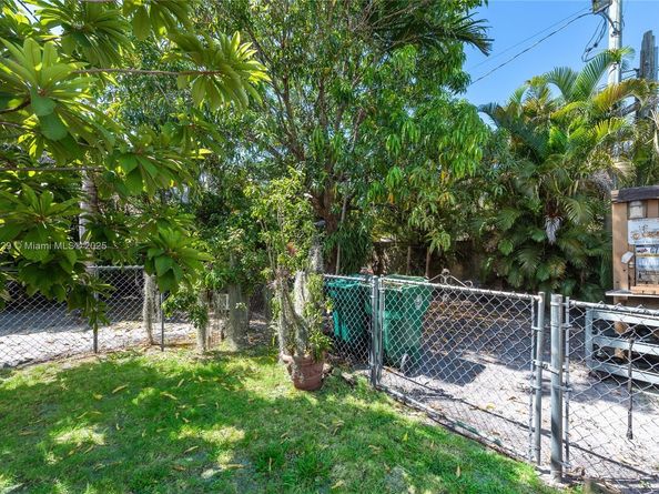 608 SW 26 Roads, Miami FL 33129