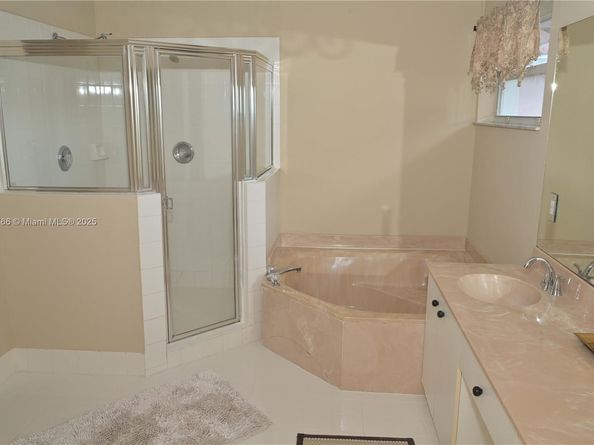 6777 NW 44th Ct, Coral Springs FL 33067